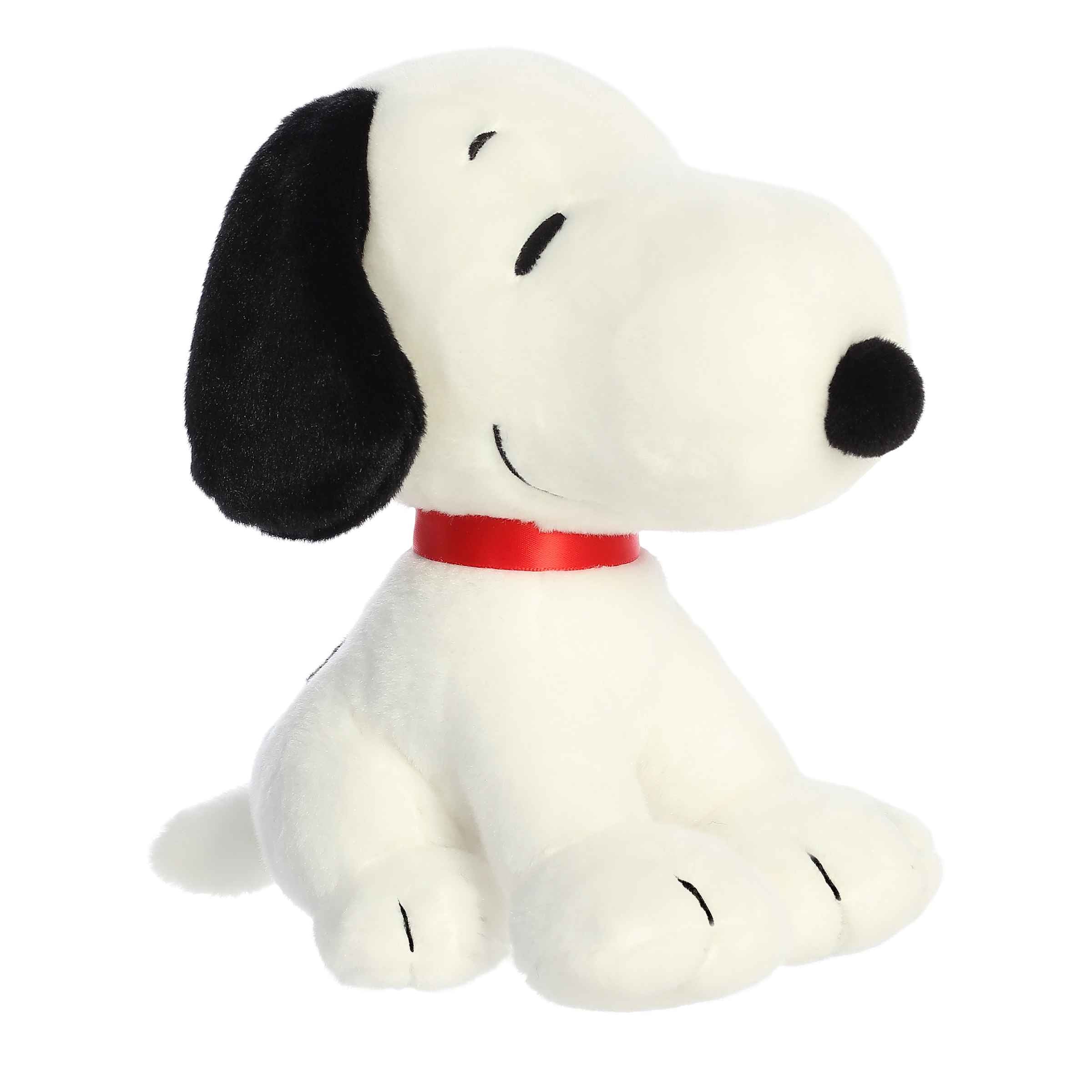 9" SEATED SNOOPY
